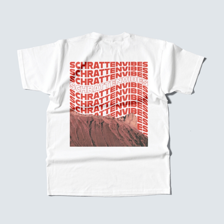 TSHIRT_MockUp_Back_Schrattenvibes_rot-weiss_web